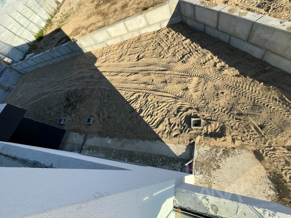 Moradia T4 para Venda em São João de Lourosa Foto 24
