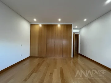 Apartamento T3 para Arrendamento em Viseu