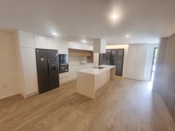 Moradia T3 para Venda em Merelim (São Pedro) e Frossos