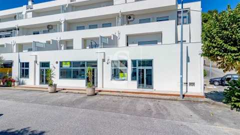 Loja para Arrendamento em Fregim