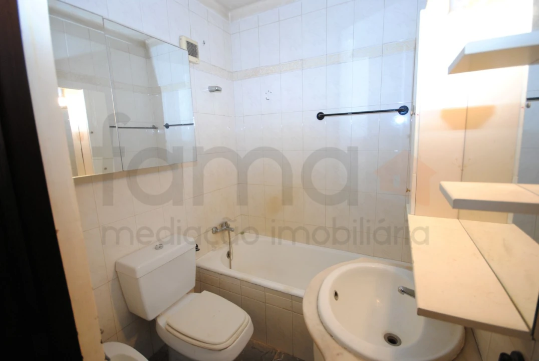 Apartamento para Venda em Carcavelos e Parede Foto 16