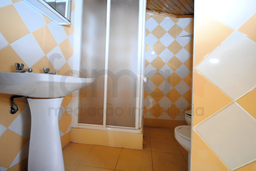 Apartamento para Venda em Carcavelos e Parede Foto 24