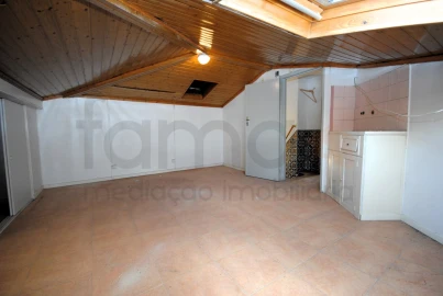 Apartamento para Venda em Carcavelos e Parede