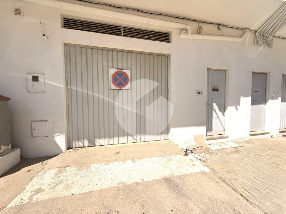 Garagem para Venda em Quelfes Foto 1