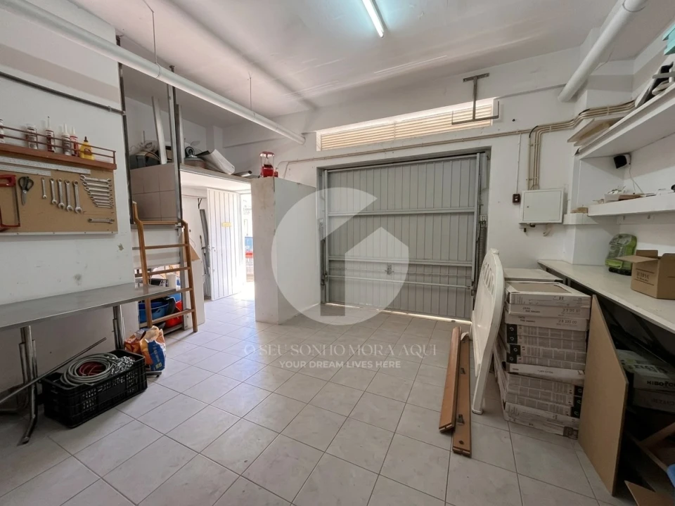 Garagem para Venda em Quelfes Foto 3