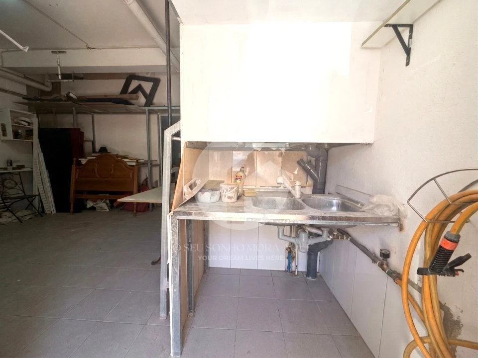 Garagem para Venda em Quelfes Foto 4