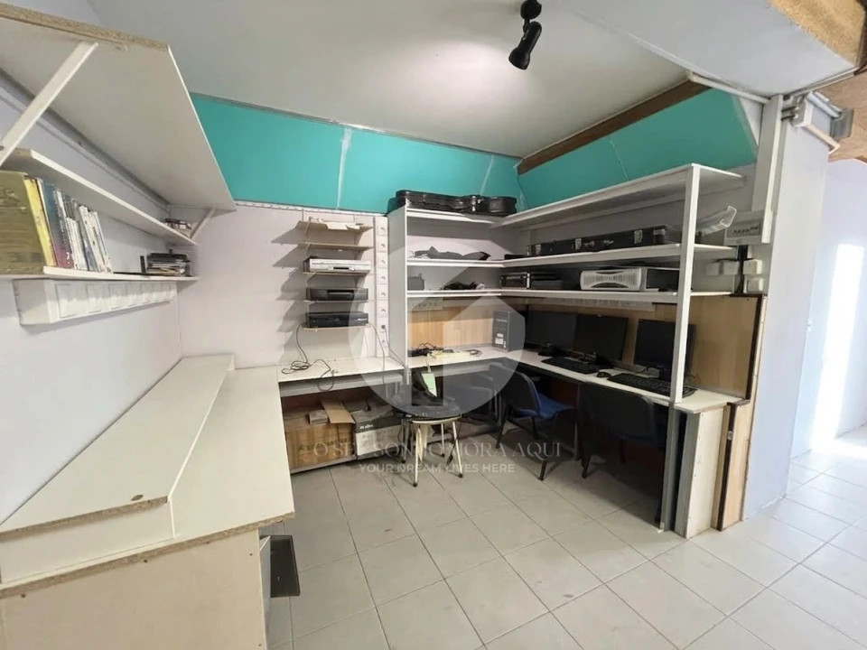Garagem para Venda em Quelfes Foto 6
