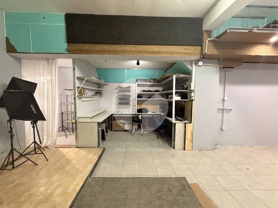 Garagem para Venda em Quelfes Foto 9