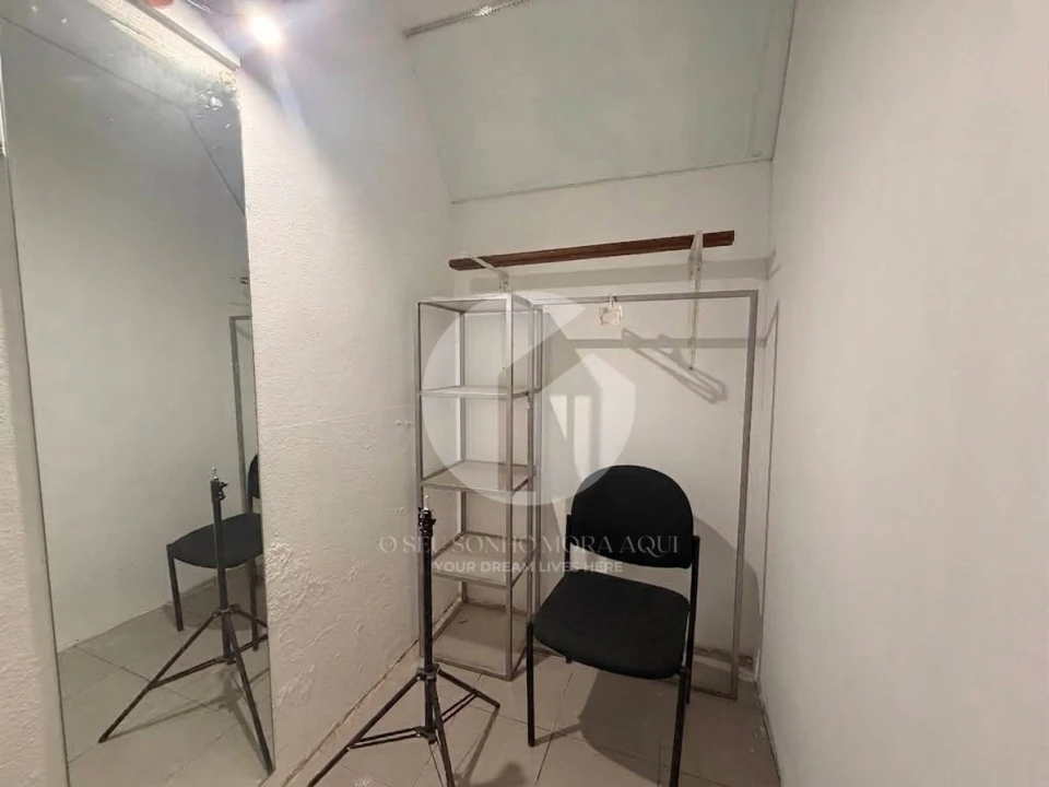Garagem para Venda em Quelfes Foto 11