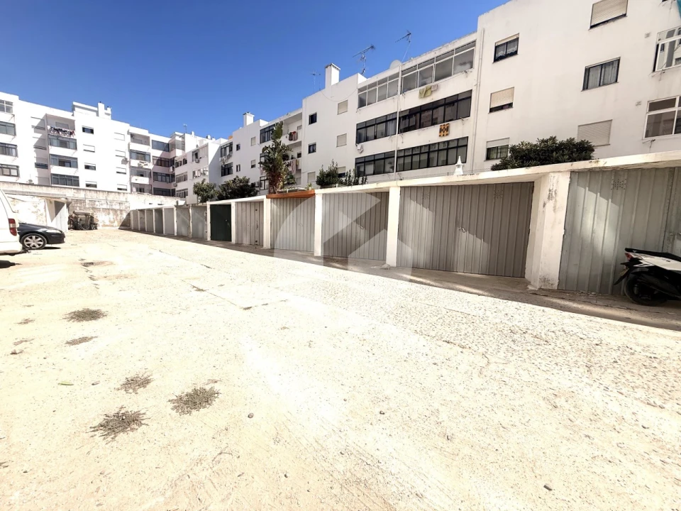 Garagem para Venda em Quelfes Foto 12
