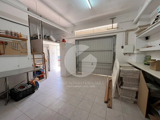 Garagem para Venda em Quelfes Foto 3