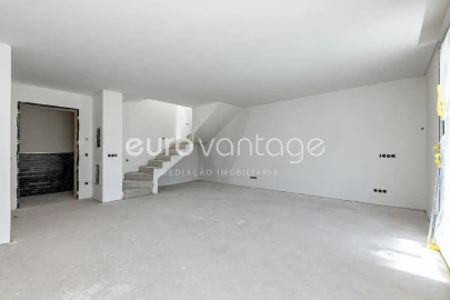 Apartamento T1 para Venda em Parceiros e Azoia