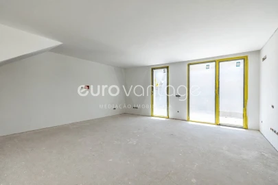 Apartamento T1 para Venda em Parceiros e Azoia