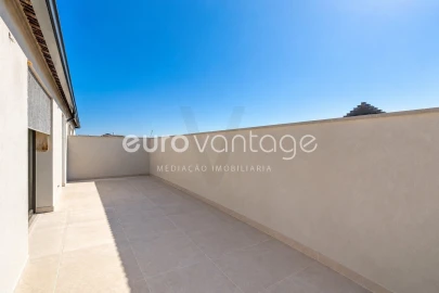 Apartamento T1 para Venda em Parceiros e Azoia