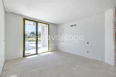 Apartamento T1 para Venda em Parceiros e Azoia