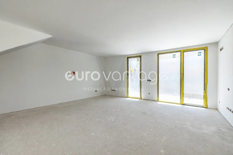 Apartamento T1 para Venda em Parceiros e Azoia Foto 4