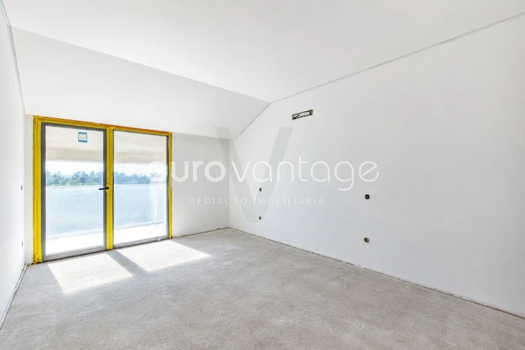 Apartamento T1 para Venda em Parceiros e Azoia Foto 16