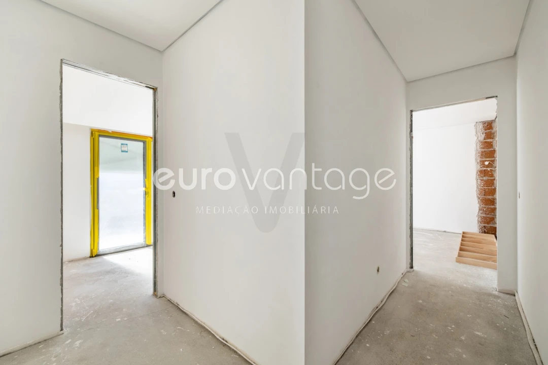 Apartamento T1 para Venda em Parceiros e Azoia Foto 15