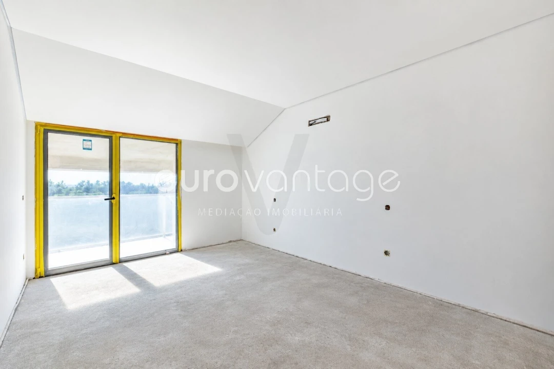 Apartamento T1 para Venda em Parceiros e Azoia Foto 16