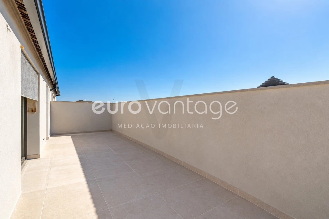 Apartamento T1 para Venda em Parceiros e Azoia Foto 18