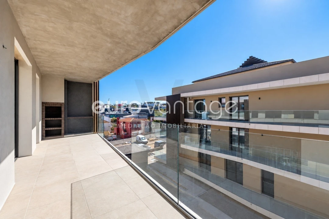 Apartamento T1 para Venda em Parceiros e Azoia Foto 8