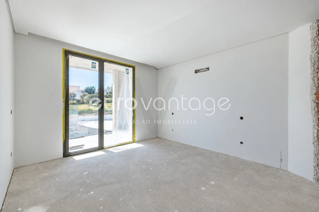 Apartamento T1 para Venda em Parceiros e Azoia Foto 5