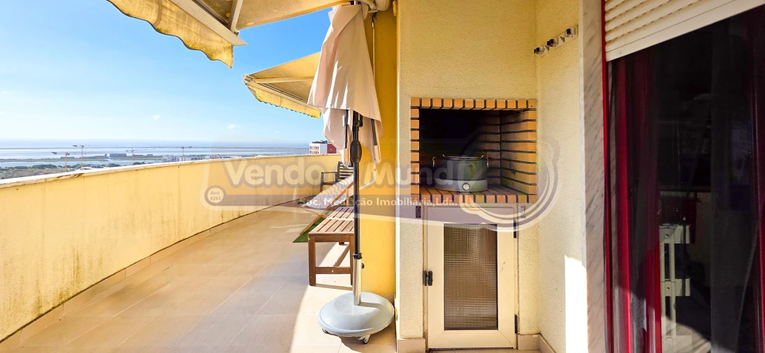 Apartamento T3 para Venda em Póvoa de Santa Iria e Forte da Casa Foto 8