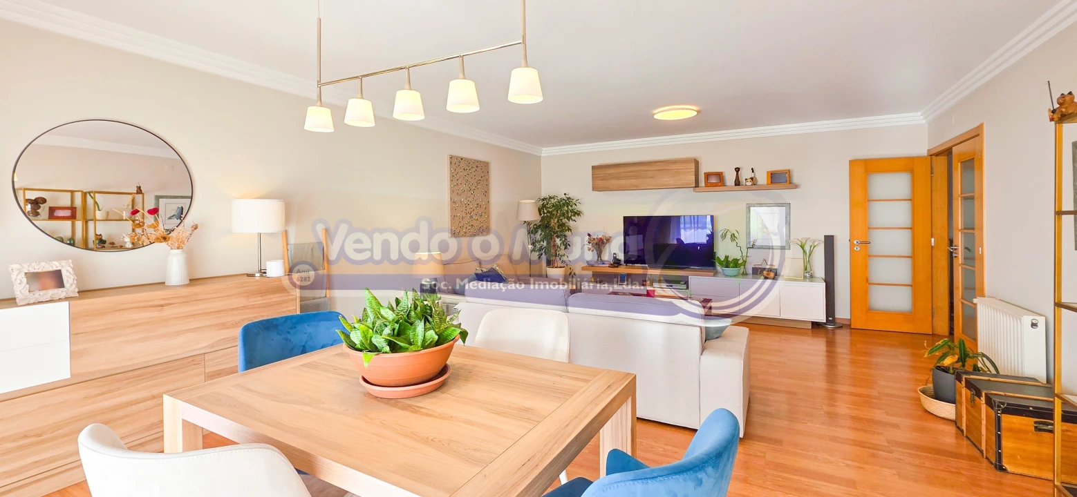 Apartamento T3 para Venda em Póvoa de Santa Iria e Forte da Casa Foto 1