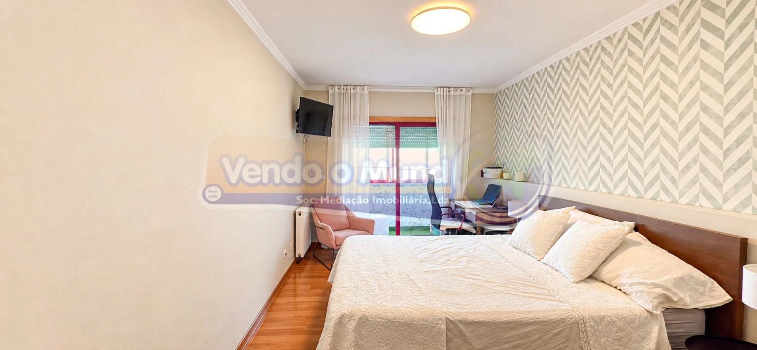 Apartamento T3 para Venda em Póvoa de Santa Iria e Forte da Casa Foto 14