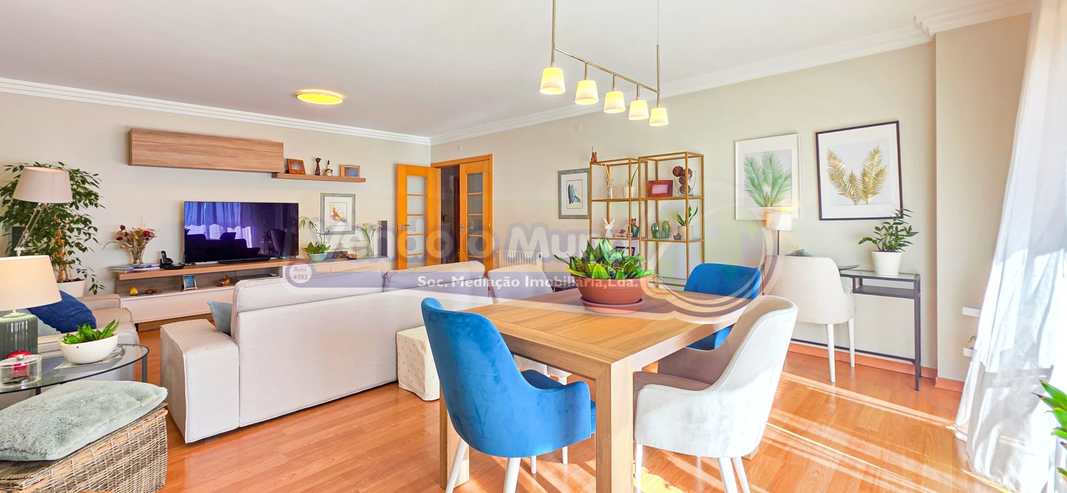 Apartamento T3 para Venda em Póvoa de Santa Iria e Forte da Casa Foto 3