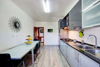 Moradia T4 para Venda em Algueirão-Mem Martins