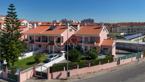 Moradia T4 para Venda em Algueirão-Mem Martins
