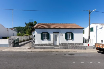 Moradia T3 para Venda em Sete Cidades