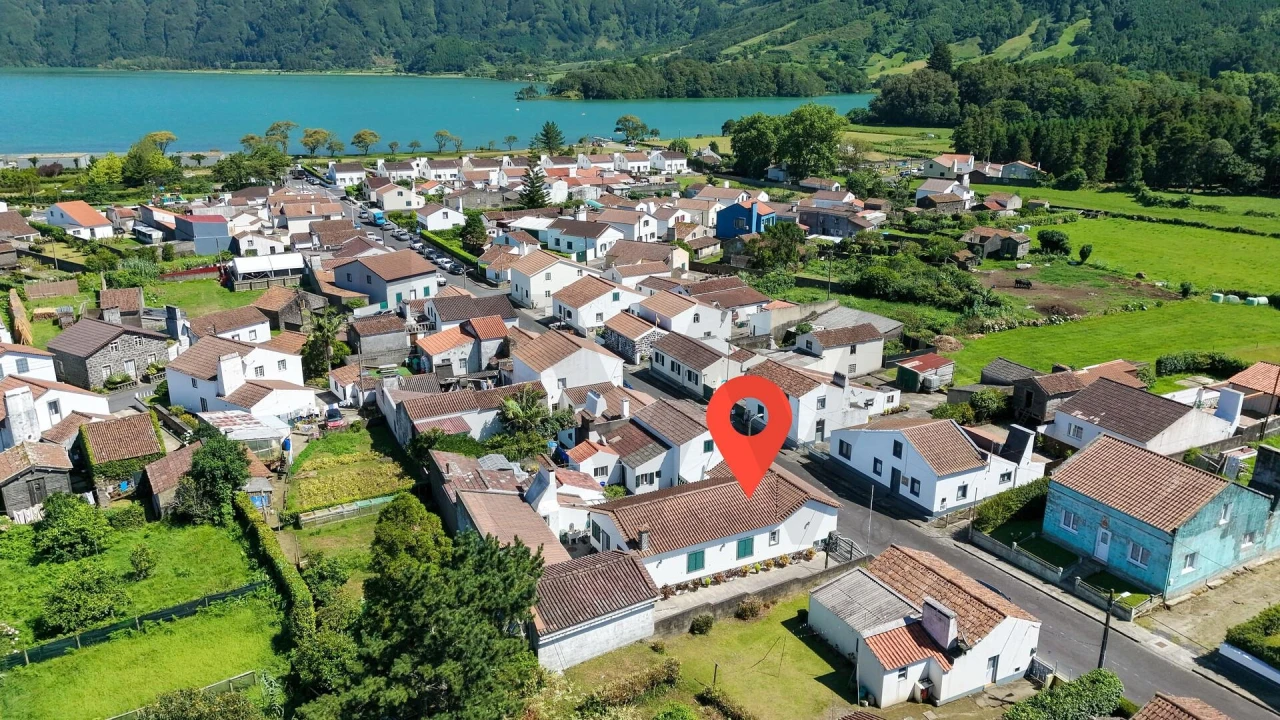 Moradia T3 para Venda em Sete Cidades Foto 1