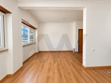 Apartamento T2 para Venda em Carnaxide e Queijas