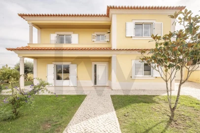 Moradia T5 para Venda em Marvila, Ribeira Santarém, São Salvador, São Nicolau