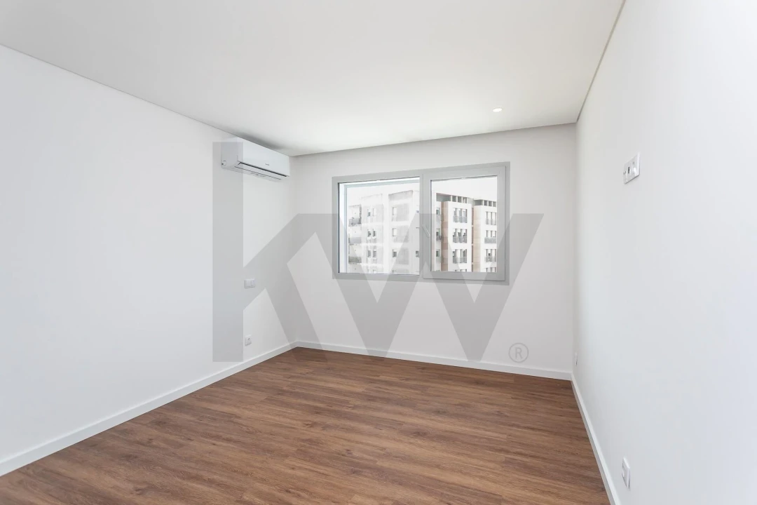 Apartamento T2 para Venda em Camarate, Unhos e Apelação Foto 13
