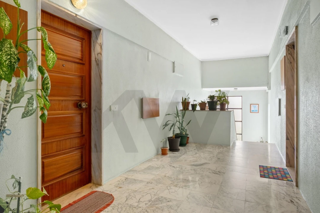 Apartamento T1 para Venda em Charneca de Caparica e Sobreda Foto 21