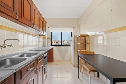 Apartamento T1 para Venda em Charneca de Caparica e Sobreda