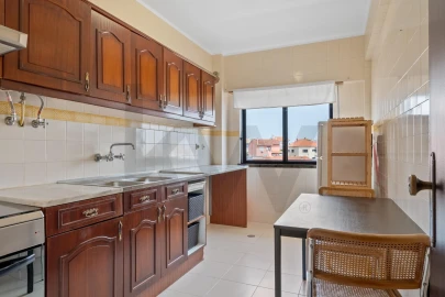 Apartamento T1 para Venda em Charneca de Caparica e Sobreda
