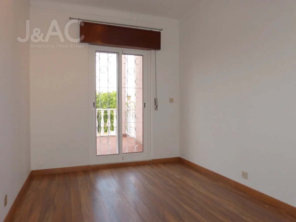 Moradia T3 para Arrendamento em Benfica Foto 9