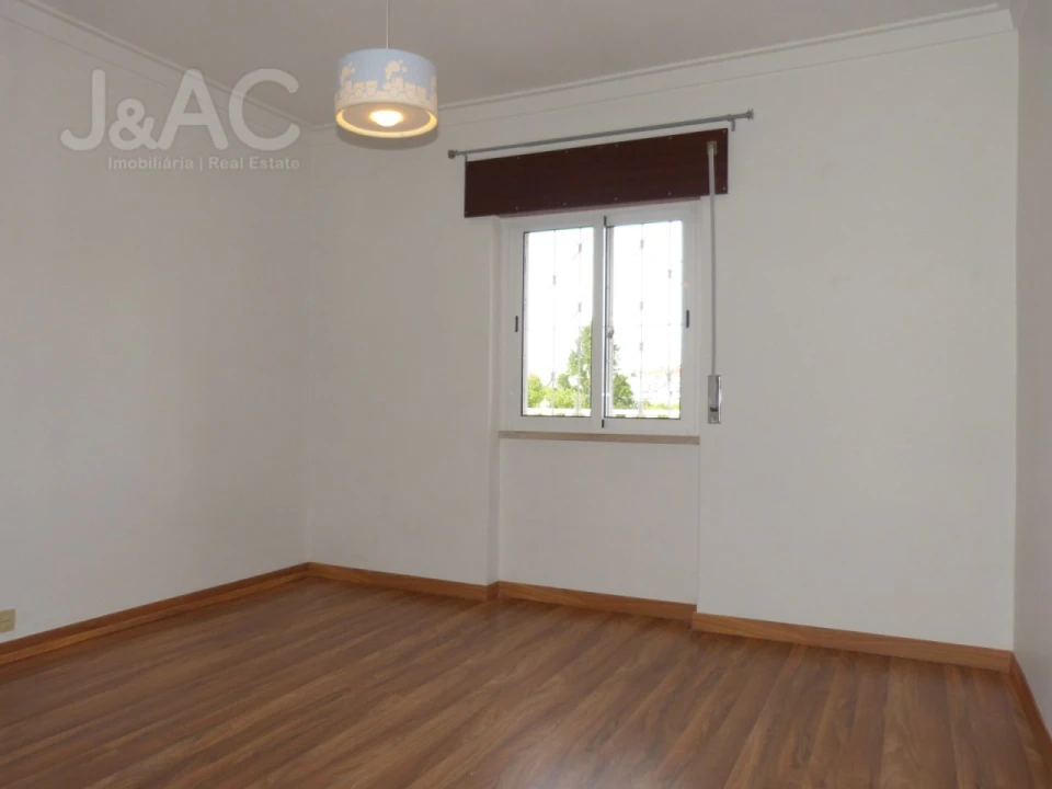 Moradia T3 para Arrendamento em Benfica Foto 11