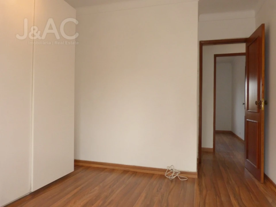 Moradia T3 para Arrendamento em Benfica Foto 14