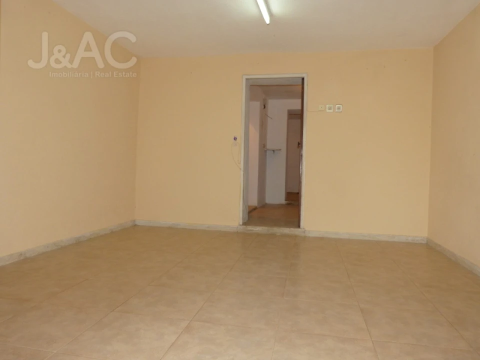 Moradia T3 para Arrendamento em Benfica Foto 17