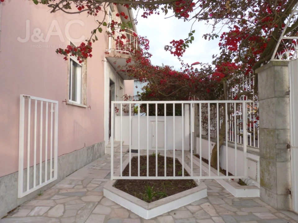 Moradia T3 para Arrendamento em Benfica Foto 21