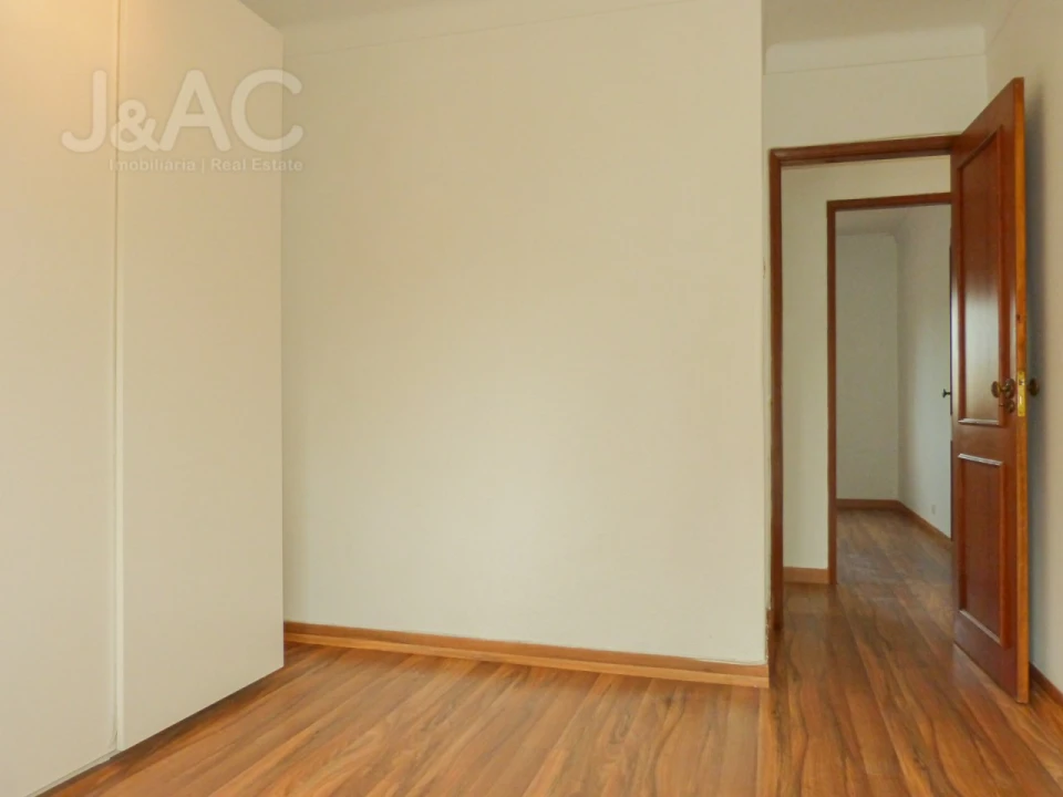 Moradia T3 para Arrendamento em Benfica Foto 21