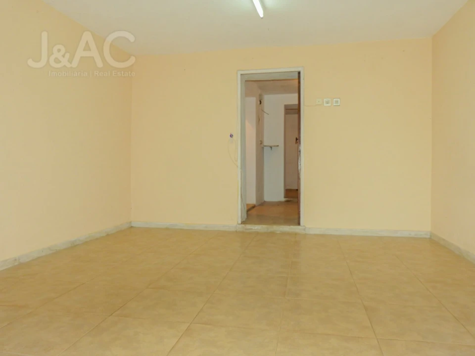 Moradia T3 para Arrendamento em Benfica Foto 26