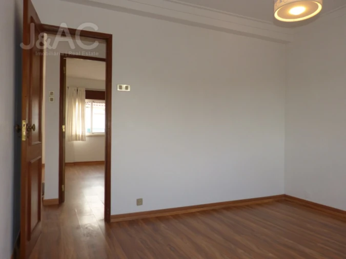 Moradia T3 para Arrendamento em Benfica Foto 12