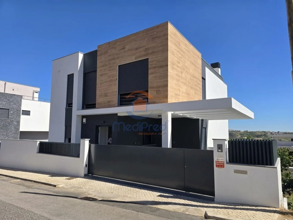 Moradia T3 para Venda em Pontinha e Famões Foto 53