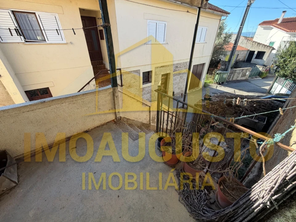 Moradia T2 para Venda em Minhocal Foto 2